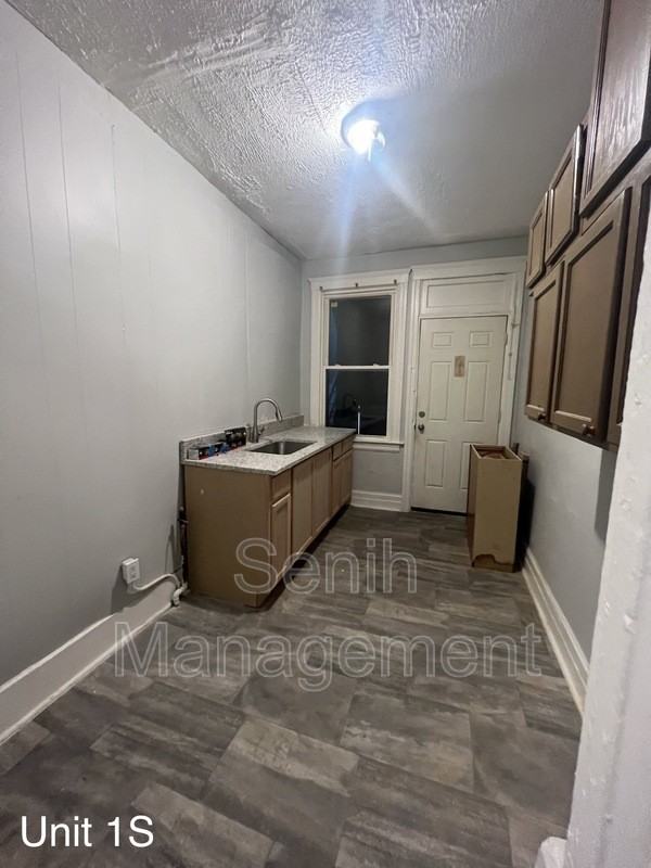 3980 Helen St - Photo 3 of 8