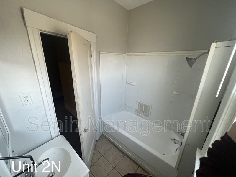 3980 Helen St - Photo 6 of 8