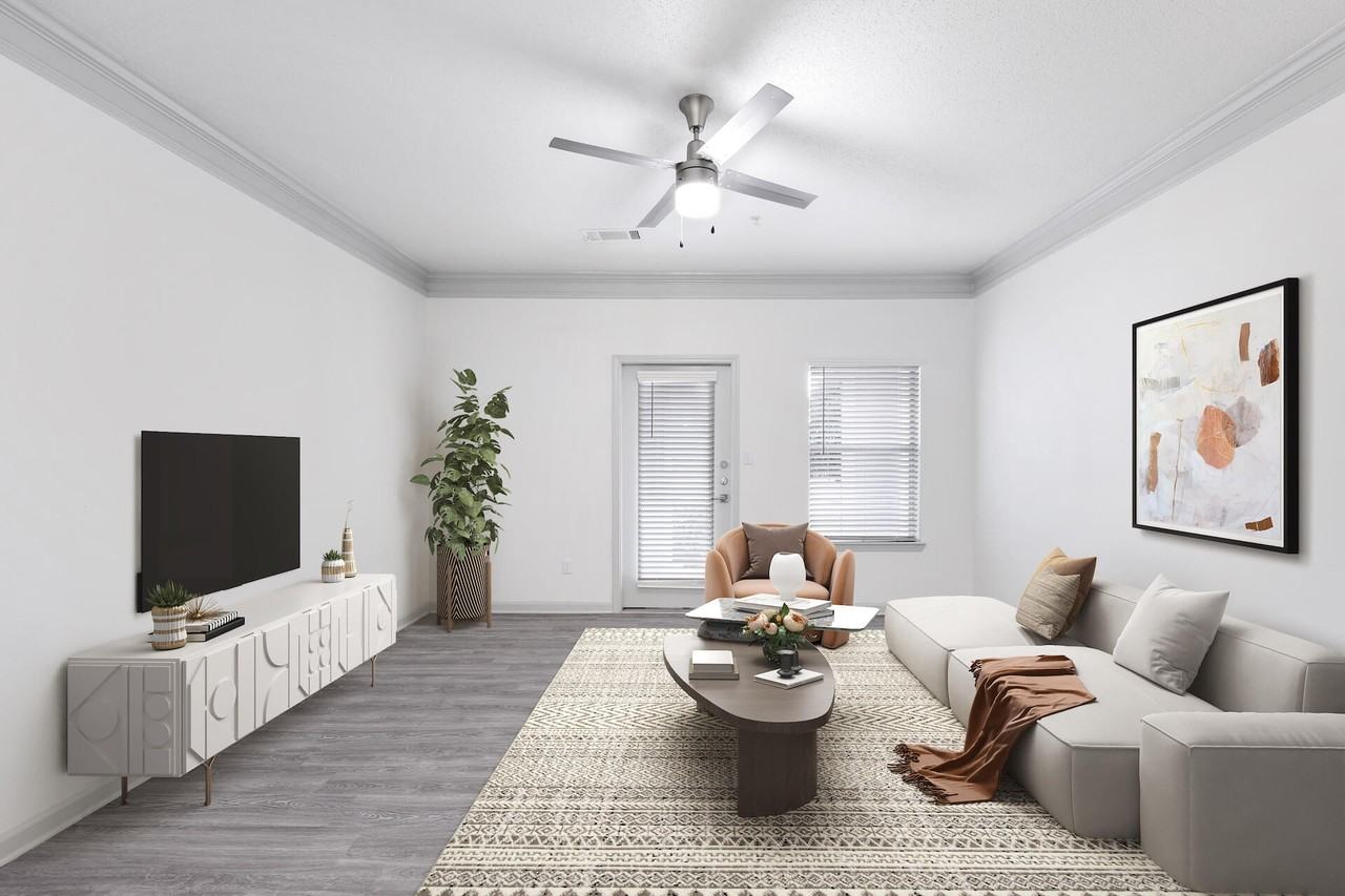 Halston McDonough - Photo 6 of 72