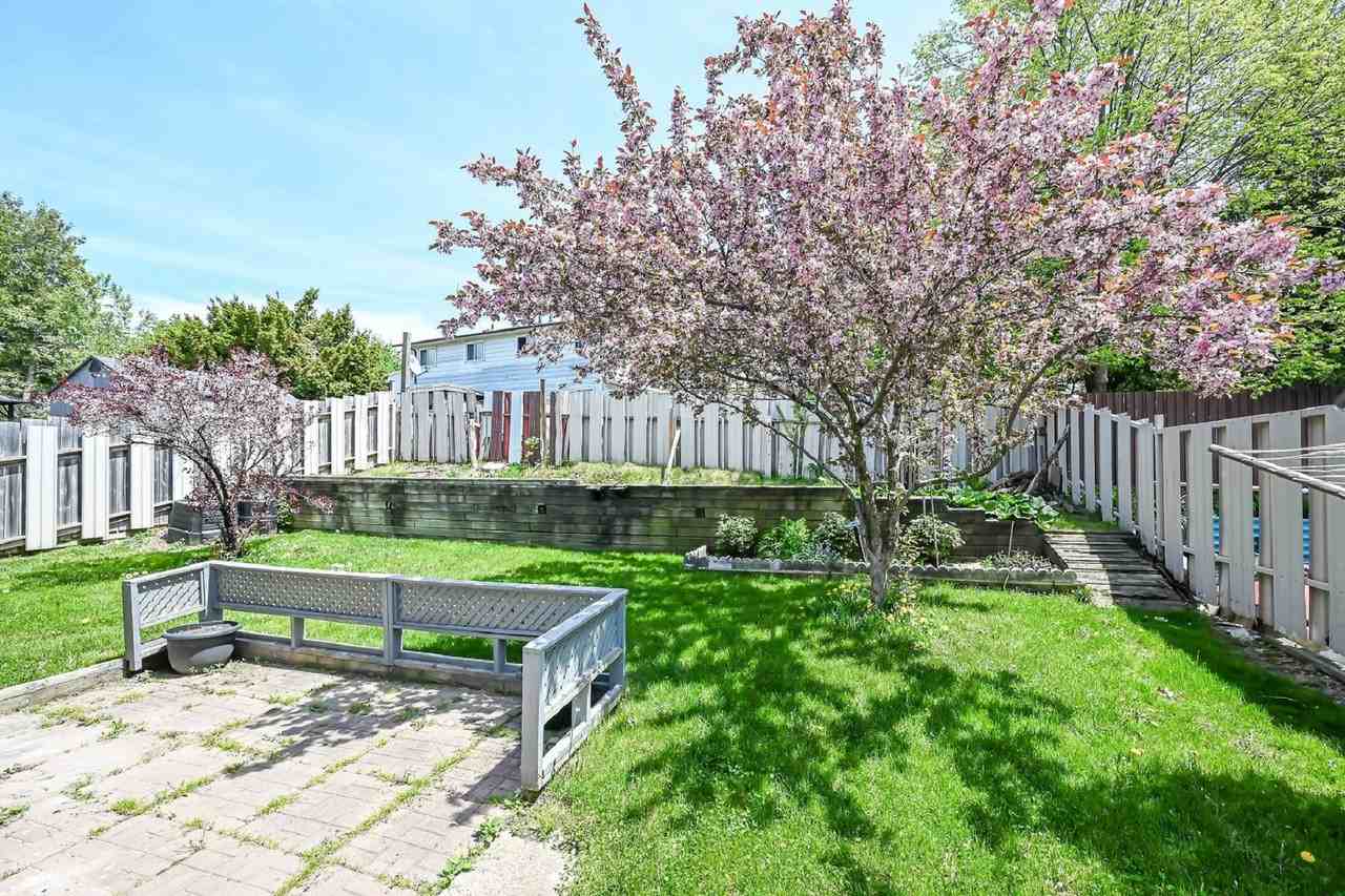 19 Birchcliffe Crescent - Photo 7 of 10