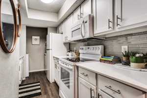 featured image of 811 Ne Green Oaks Blvd