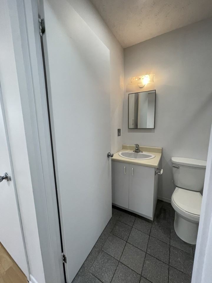 1605 Boul Édouard - Photo 3 of 12