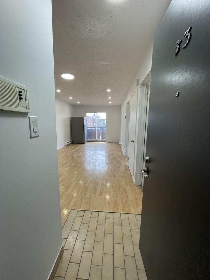 1605 Boul Édouard - Photo 2 of 12