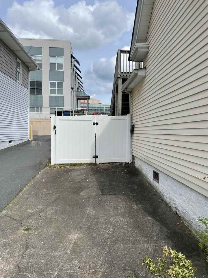 515 W 2nd St #B - Photo 3 of 9