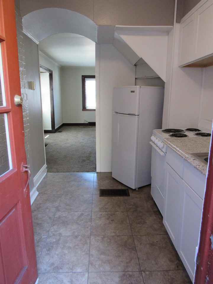 321 W Elm St #1 - Photo 4 of 8