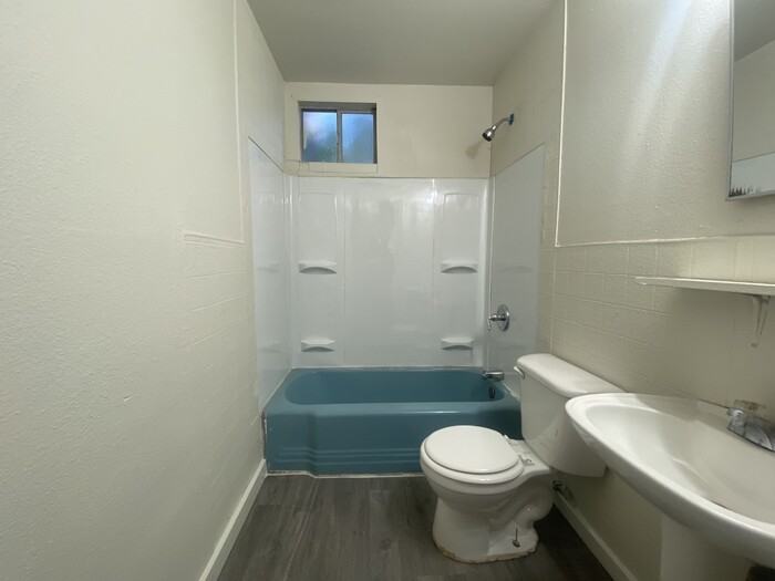 2410 Yorktown Drive - Photo 3 of 6