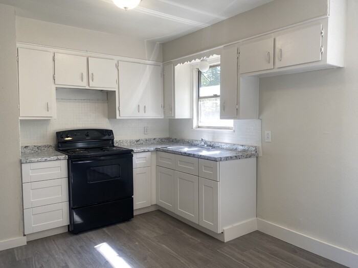 2410 Yorktown Drive - Photo 2 of 6