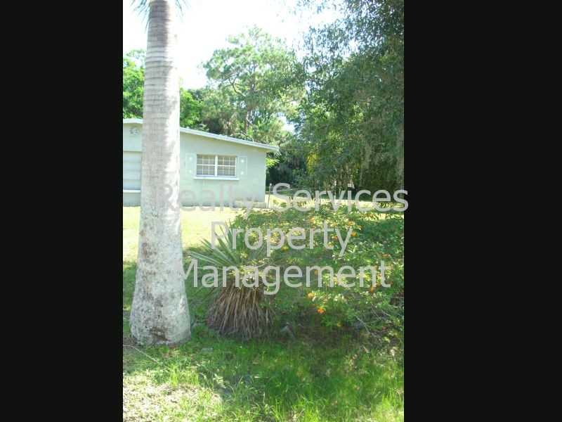 4457 Greenwood Ave - Photo 2 of 17