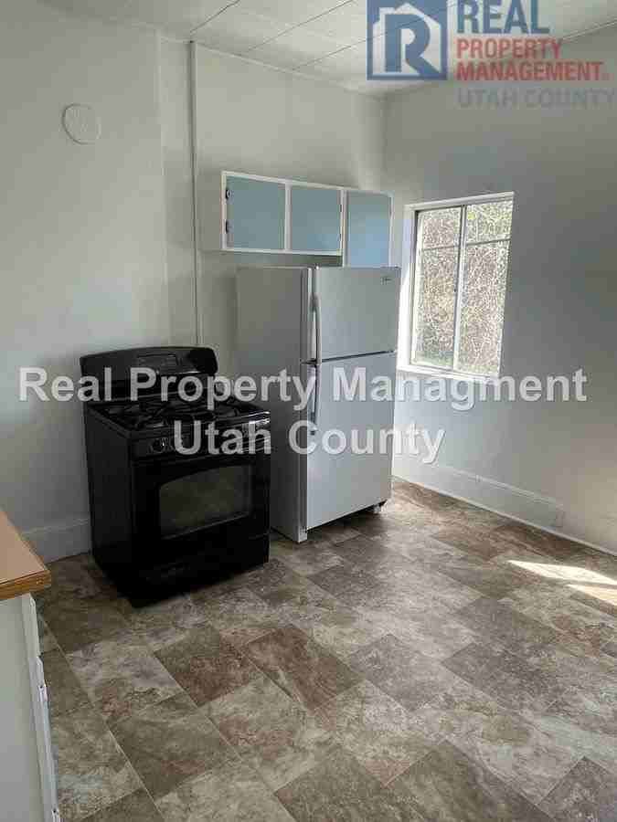 347 S 100 E - Photo 2 of 17