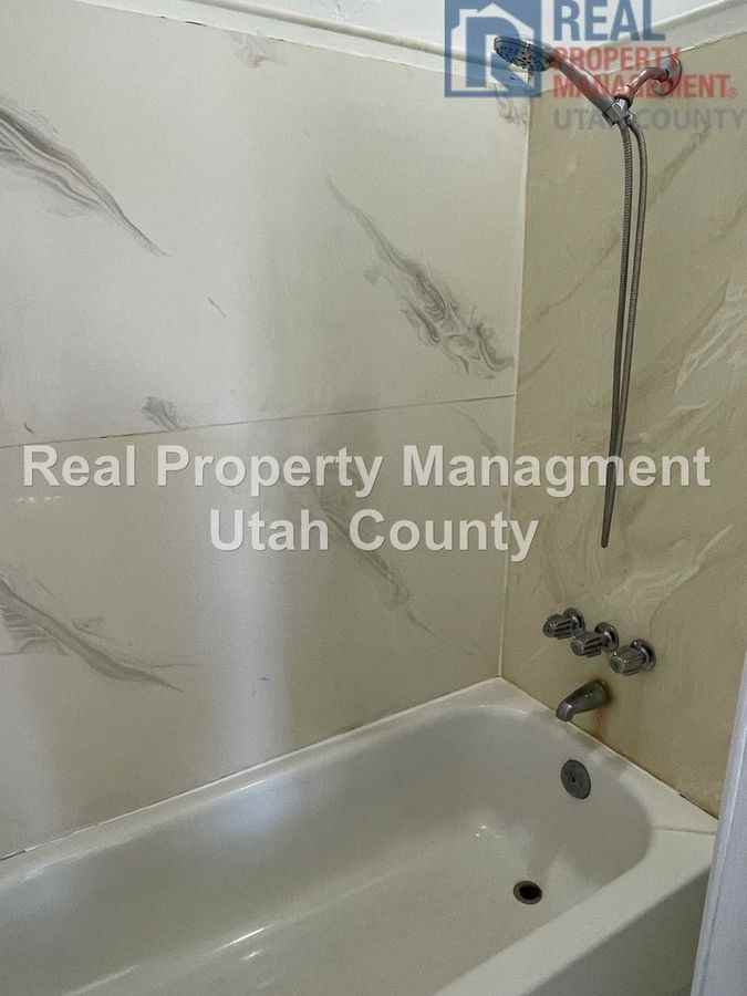 347 S 100 E - Photo 3 of 17