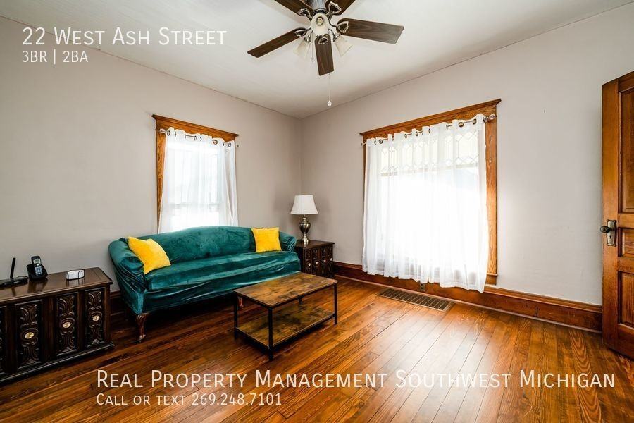 22 Ash St W - Photo 2 of 18