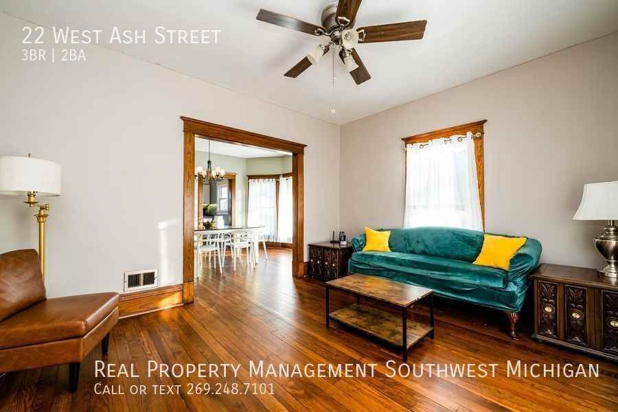 22 Ash St W - Photo 3 of 18