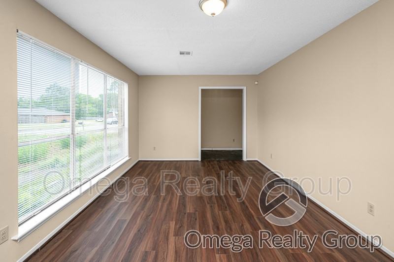 4078 Strathmore Dr - Photo 2 of 34