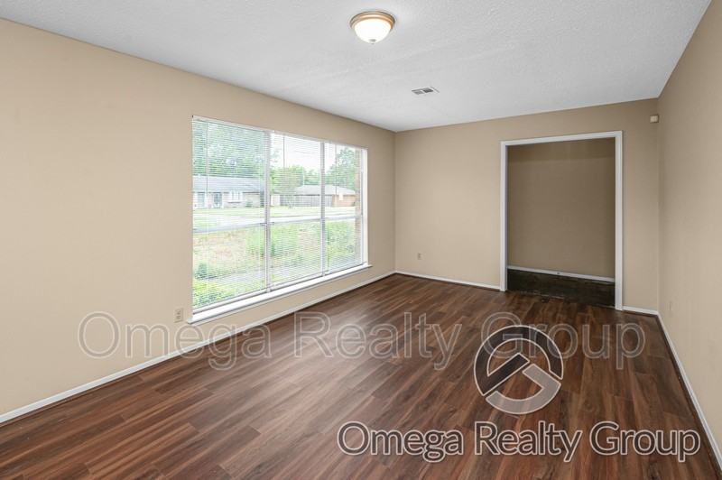 4078 Strathmore Dr - Photo 6 of 34