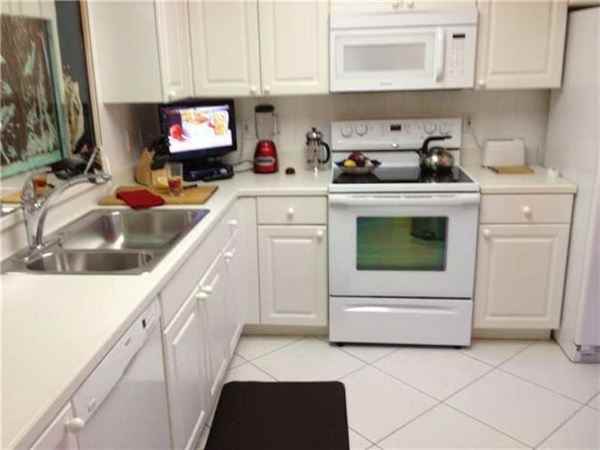 12529 Imperial Isle Drive 406 - Photo 2 of 6