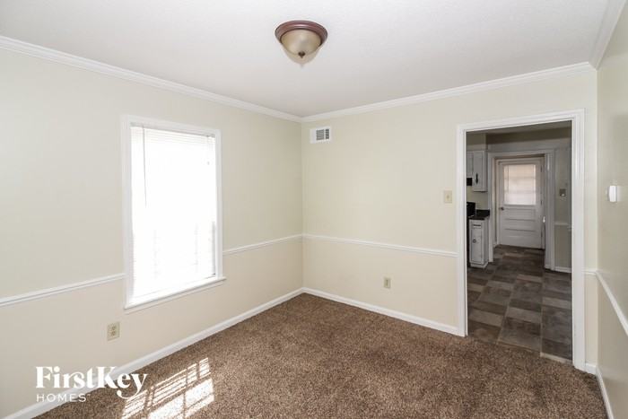 5427 Fontana Ave - Photo 3 of 15