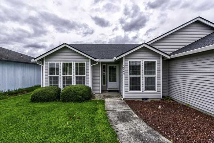 2249 52nd Ave - Photo 2 of 40