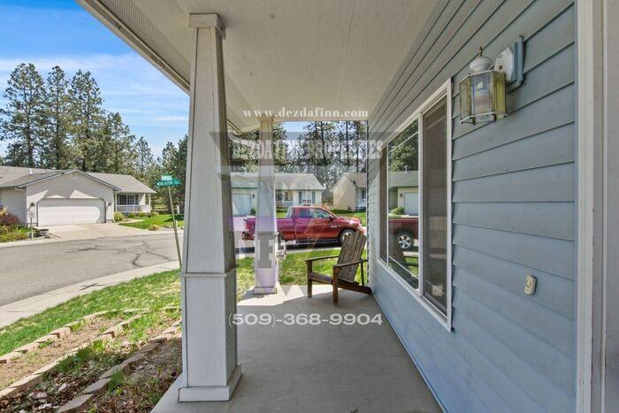 406 Hampton Ln - Photo 3 of 20