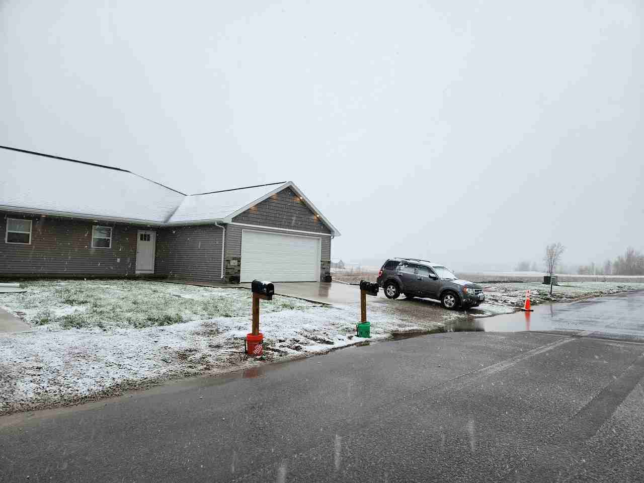 5627 Yosemite Ln - Photo 2 of 18