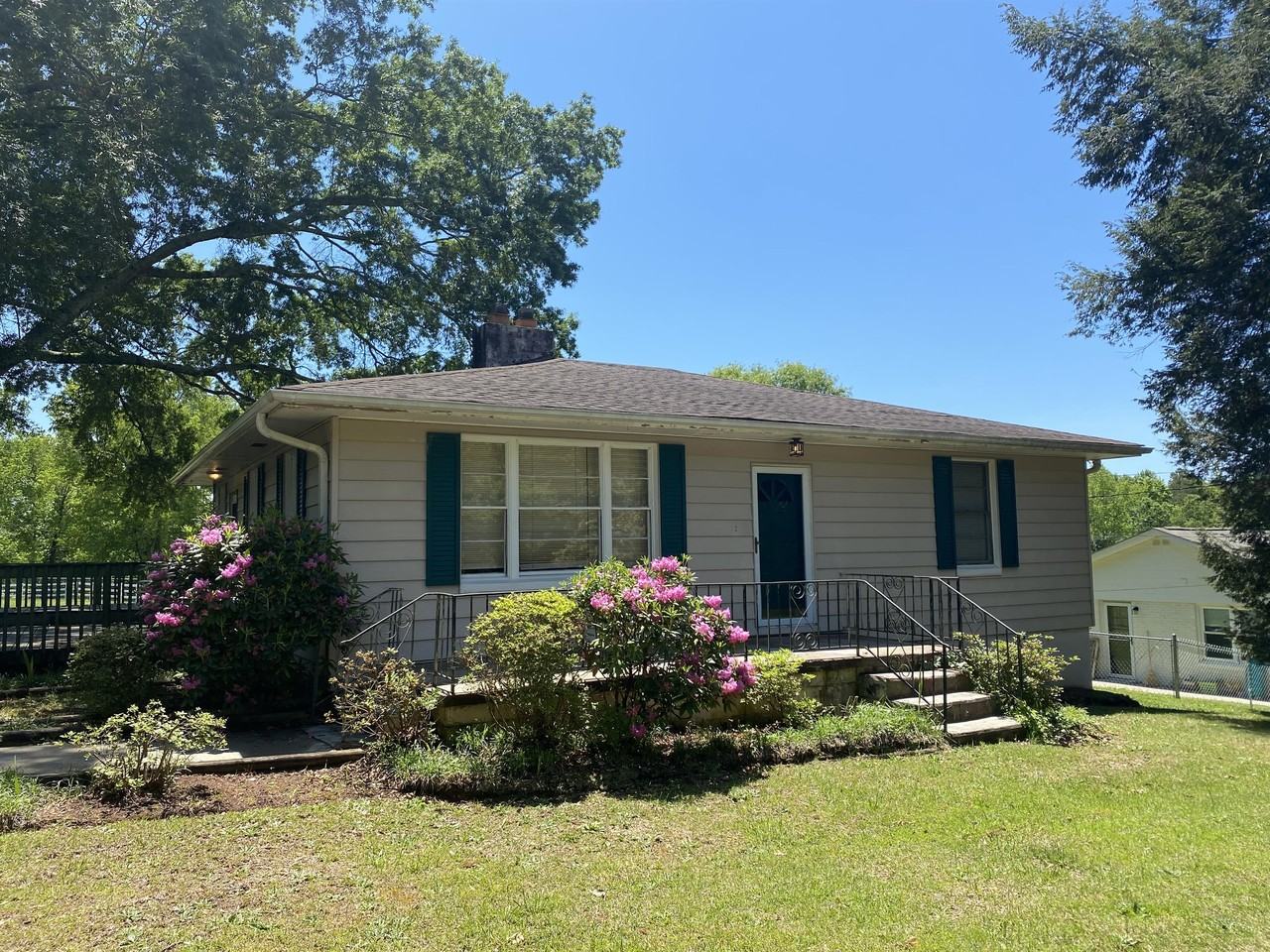 108 S Rockview Dr #1 - Photo 2 of 15