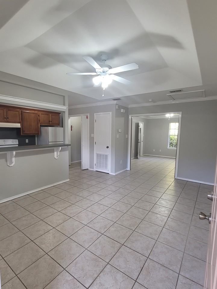 1811 West Kuhn - 13 #13 - Photo 2 of 8