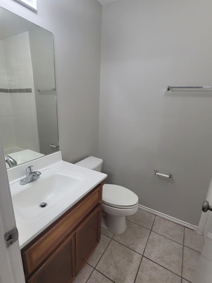 1811 West Kuhn - 13 #13 - Photo 7 of 8