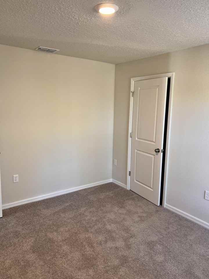 6652 N Bedstrow Blvd #1 - Photo 7 of 25