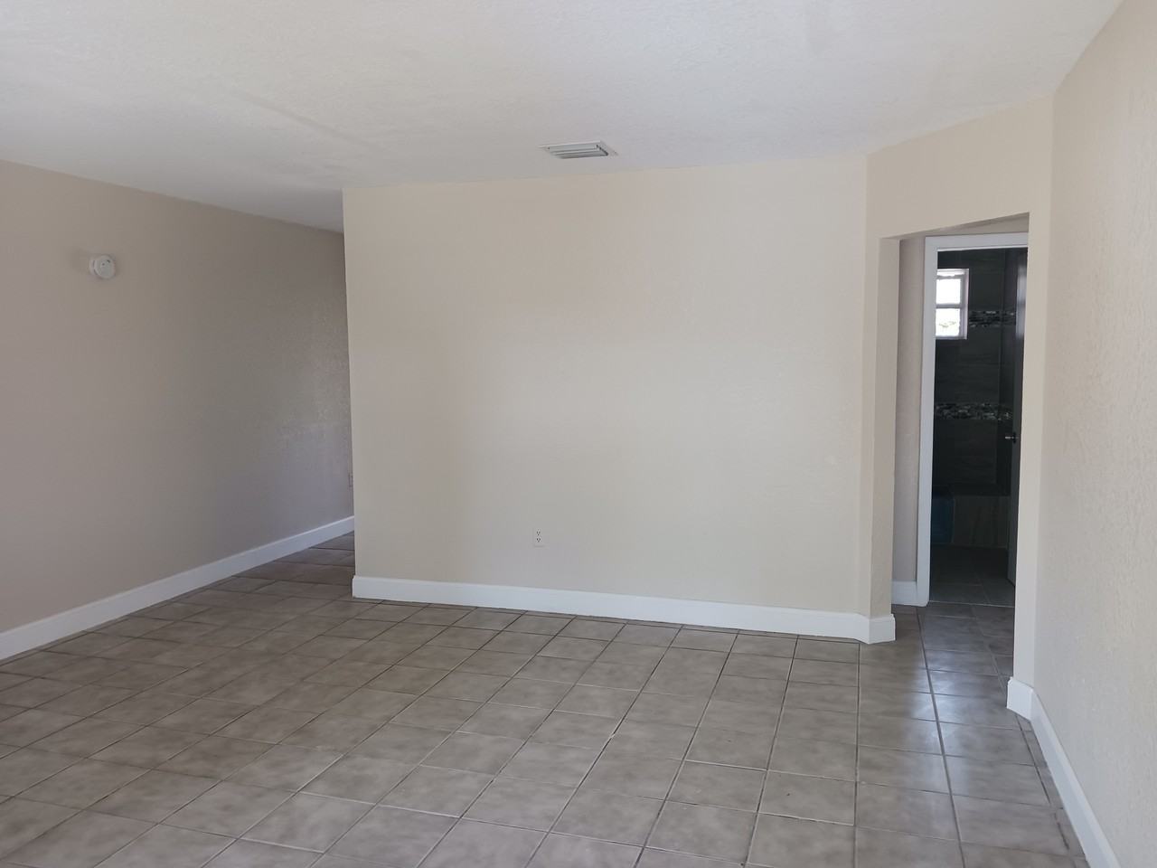 560 Northeast 143rd Street - Photo 6 of 28