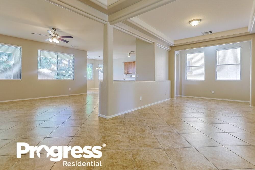 19398 E Carriage Way - Photo 3 of 21