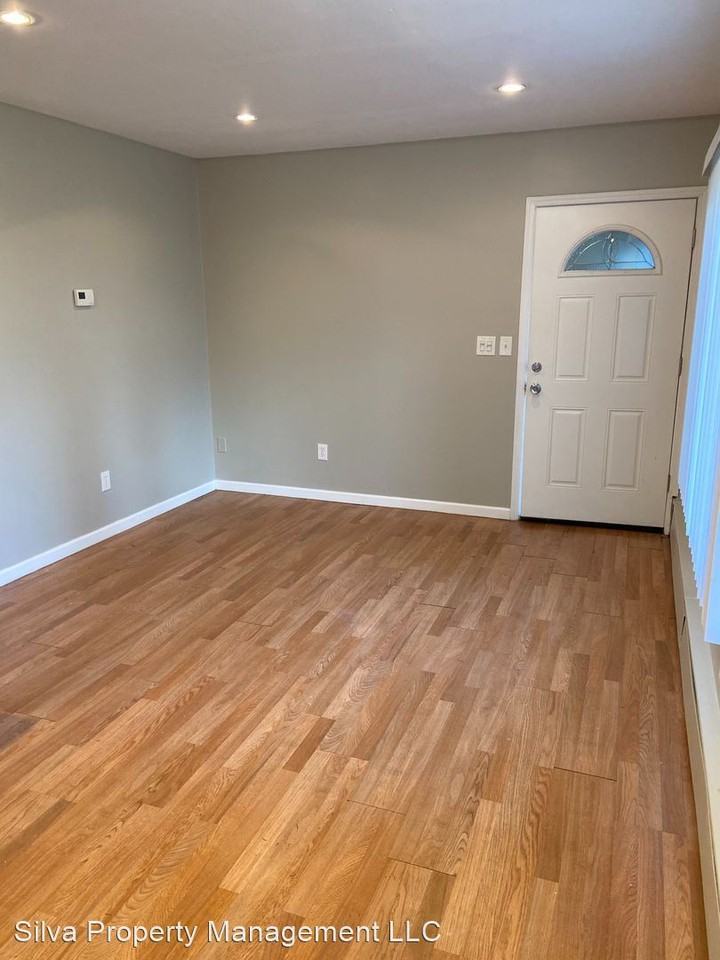 122 N Lafayette - Photo 3 of 7