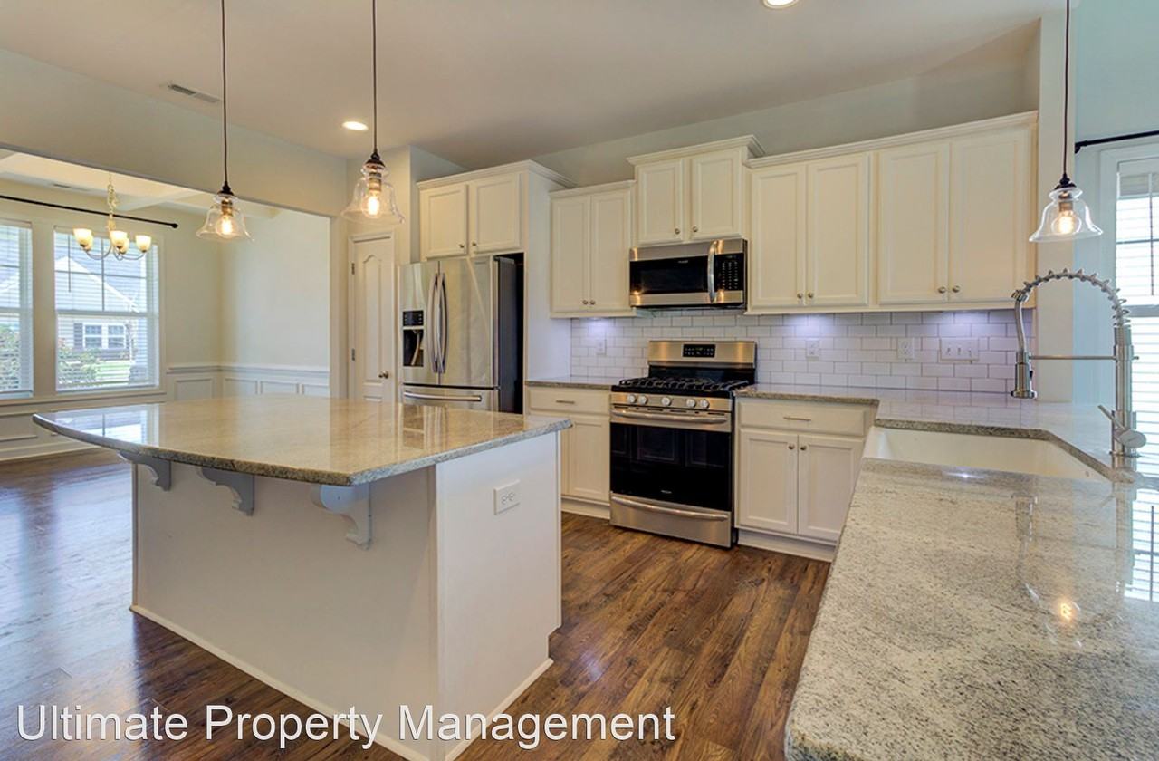 7810 Bristlecone Dr - Photo 3 of 32