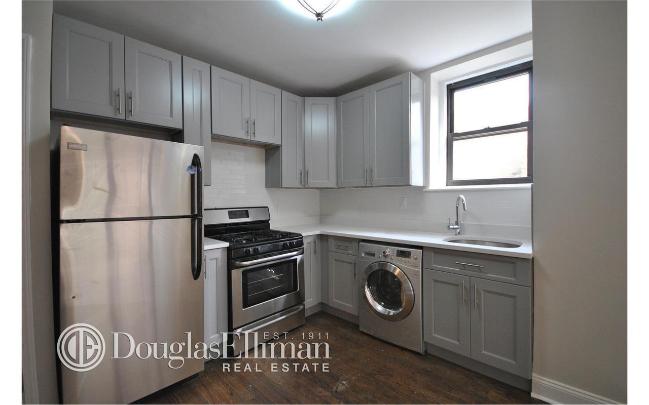 654 Martin Street South #7 - Photo 2 of 5