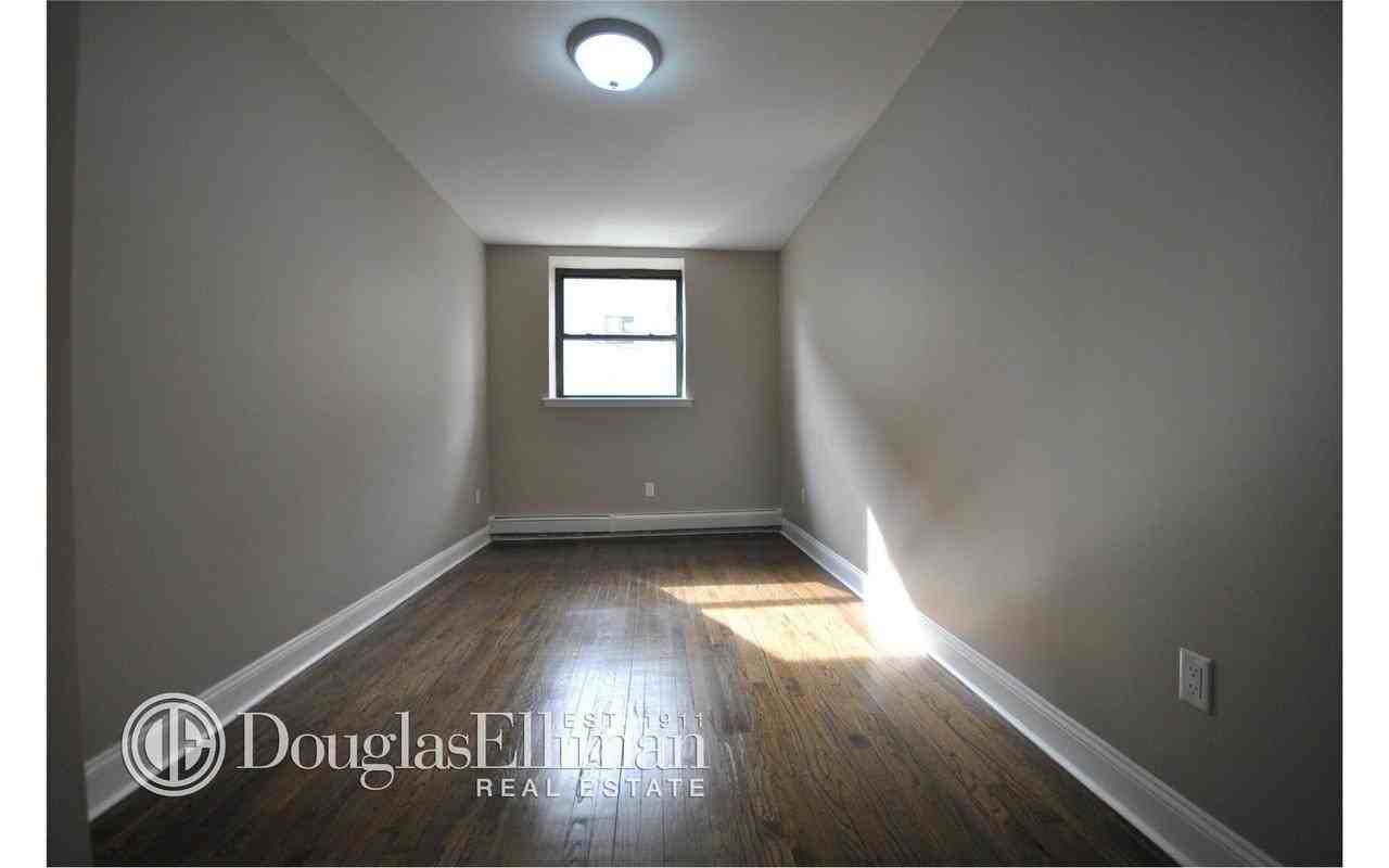 654 Martin Street South #7 - Photo 3 of 5