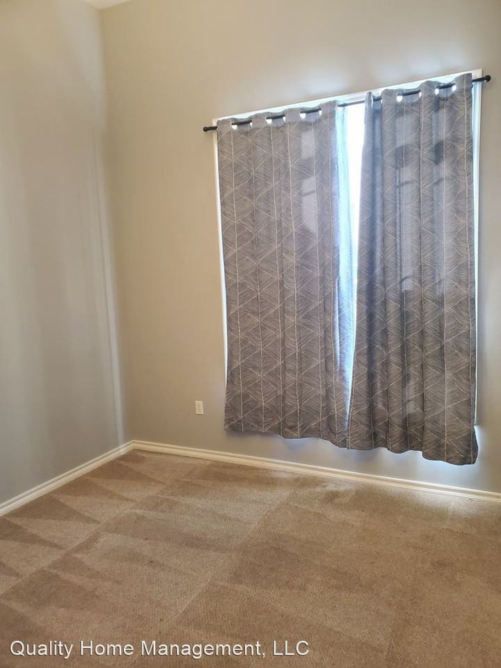 4 Fuller Cir - Photo 3 of 28