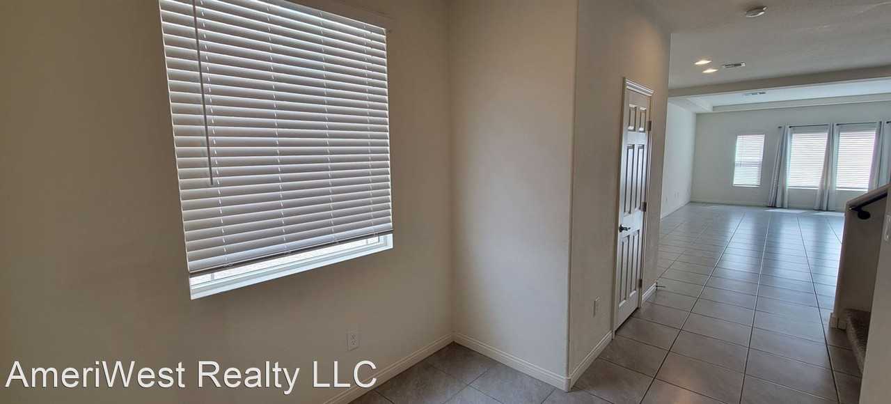 5035 Lakewood Creek Ave - Photo 2 of 50