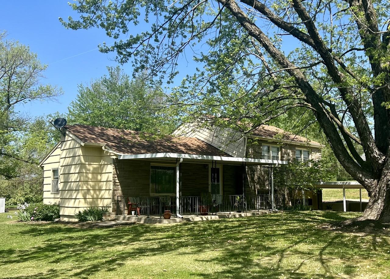 728 S 94th St #NA - Photo 2 of 9