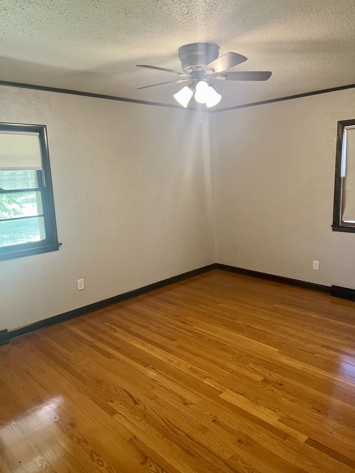 728 S 94th St #NA - Photo 3 of 9