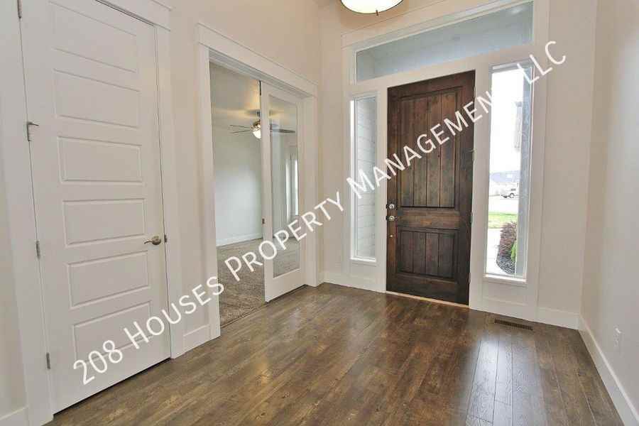 1244 N Powder River Dr - Photo 2 of 30