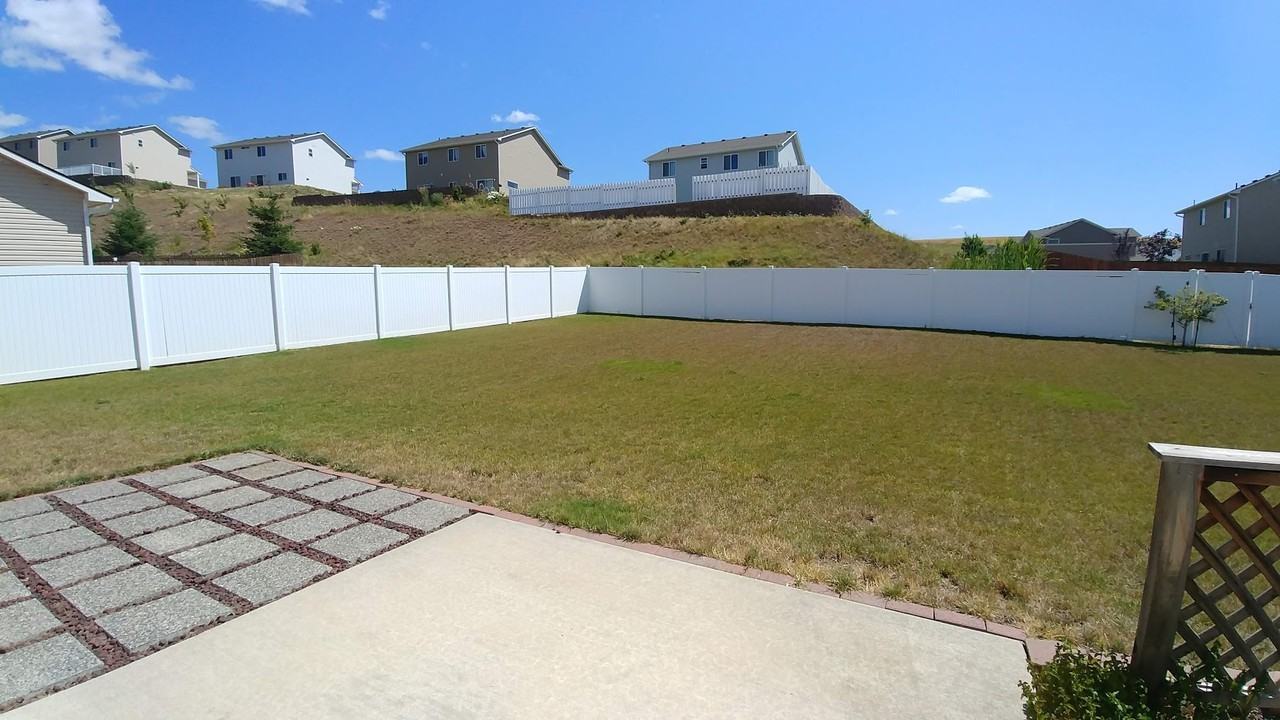 1465 Sw Lehman Ct #NA - Photo 2 of 14