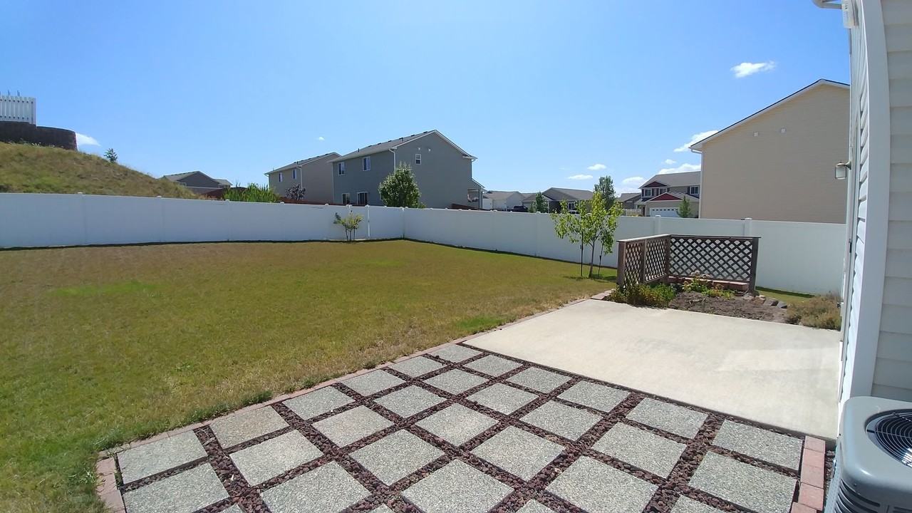 1465 Sw Lehman Ct #NA - Photo 3 of 14