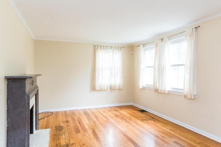 Worthington Colonial Hills with Attached Single Car Garage - Photo 6 of 16