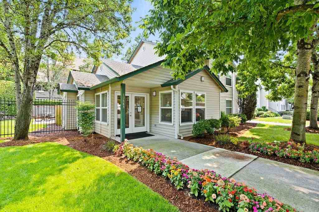 Avalon Park - Photo 4 of 43