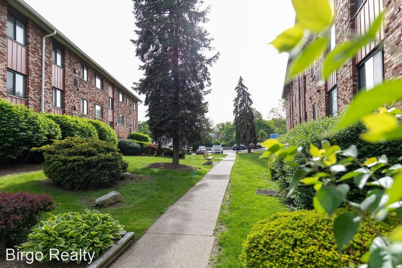 Edgewood Court - Photo 3 of 16