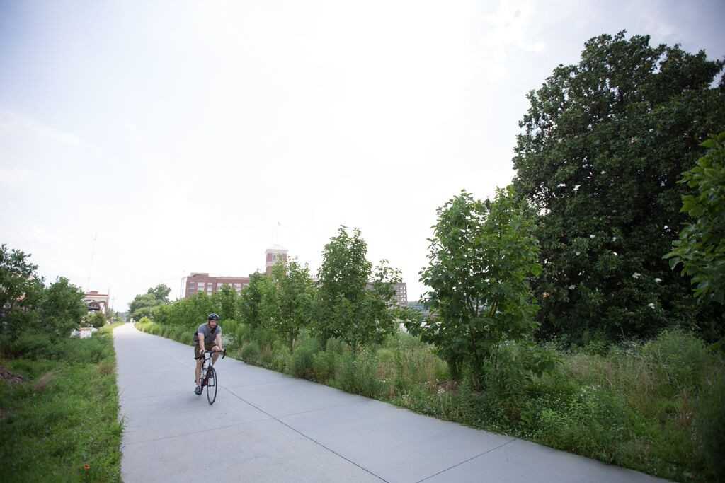 Highland View Apartments - Photo 7 of 46