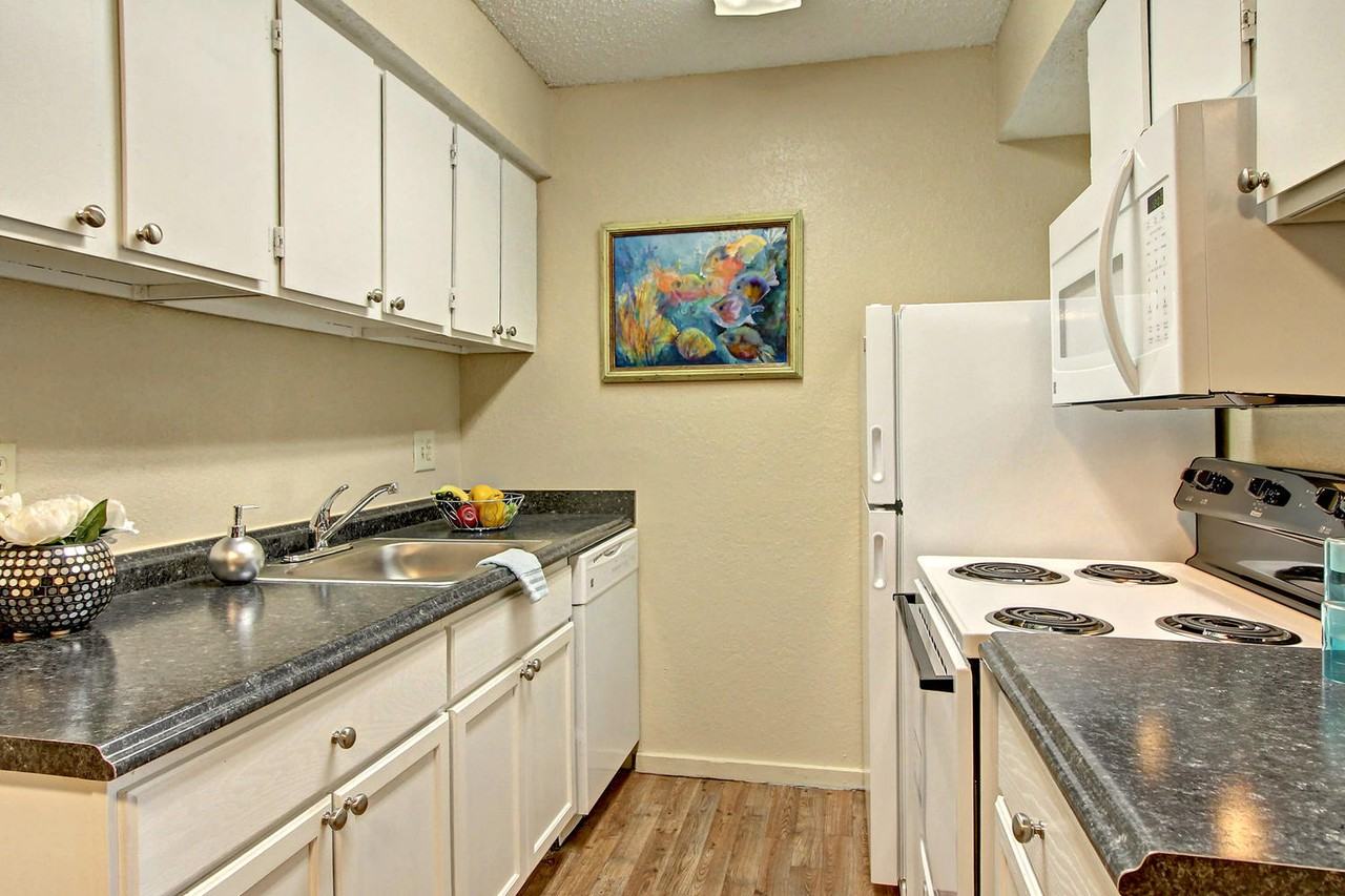 Sawmill Apartments - Photo 3 of 34