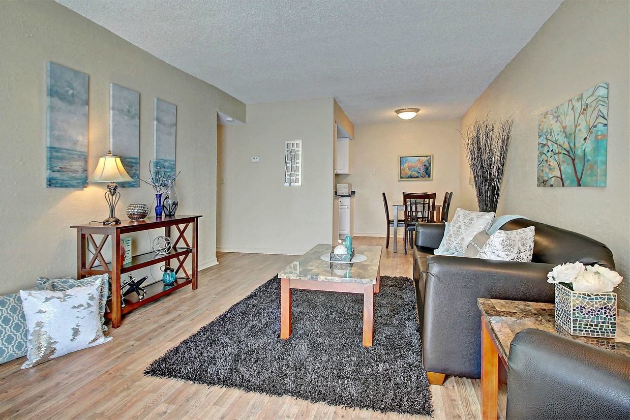 Woodland HIlls Apartments - Photo 6 of 19