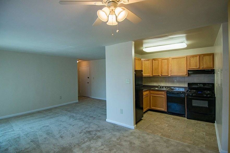 Del Vista Apartments - Photo 3 of 50