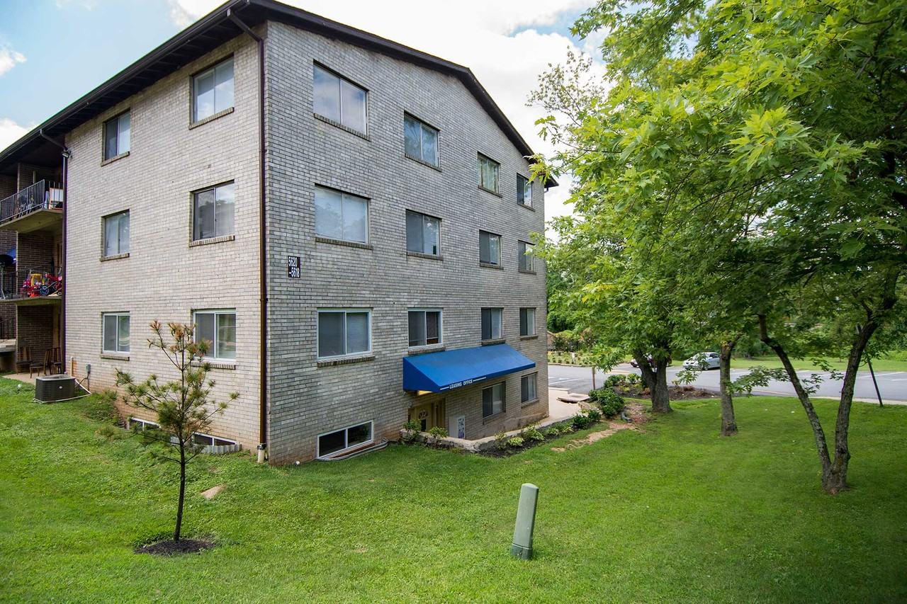 Del Vista Apartments - Photo 6 of 50