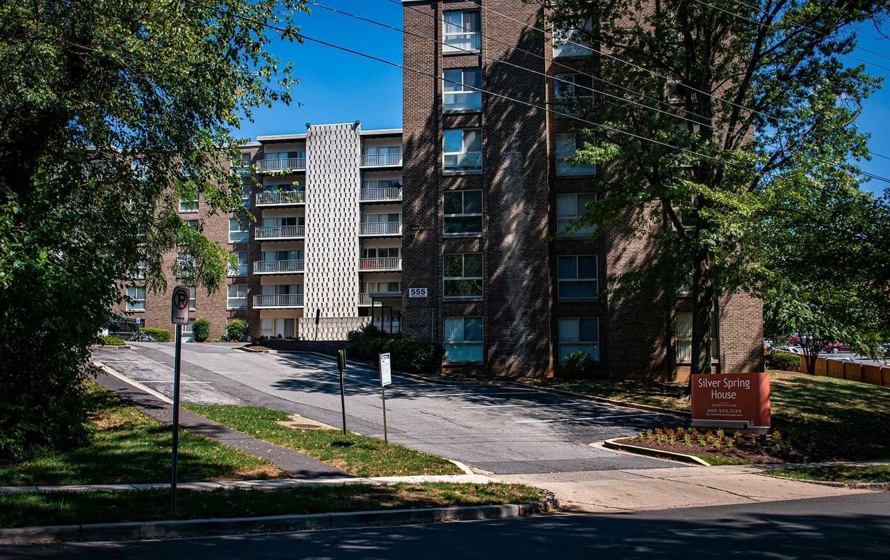 Silver Spring House - Photo 4 of 37