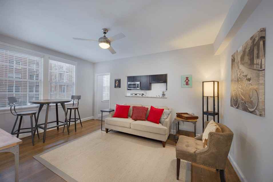 The Metropolitan Apartments - Photo 4 of 50